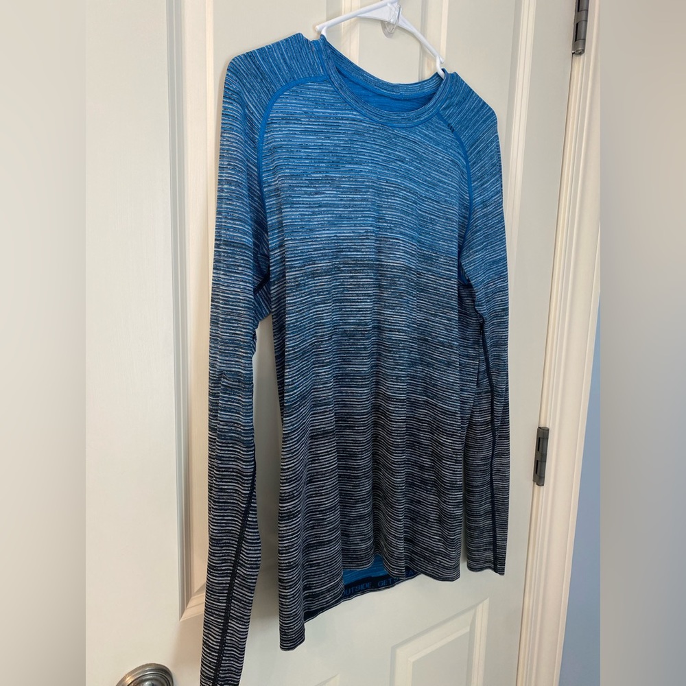 Men’s Lulu Lemon active wear shirt